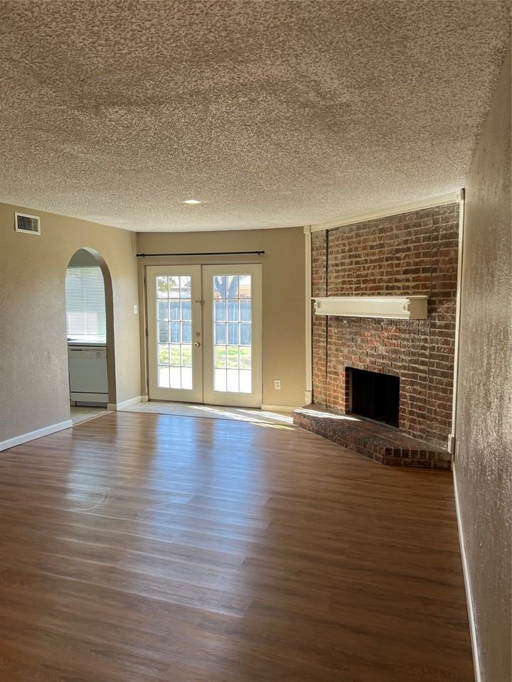 1910 Whiteoak Dr - Photo 2 of 27