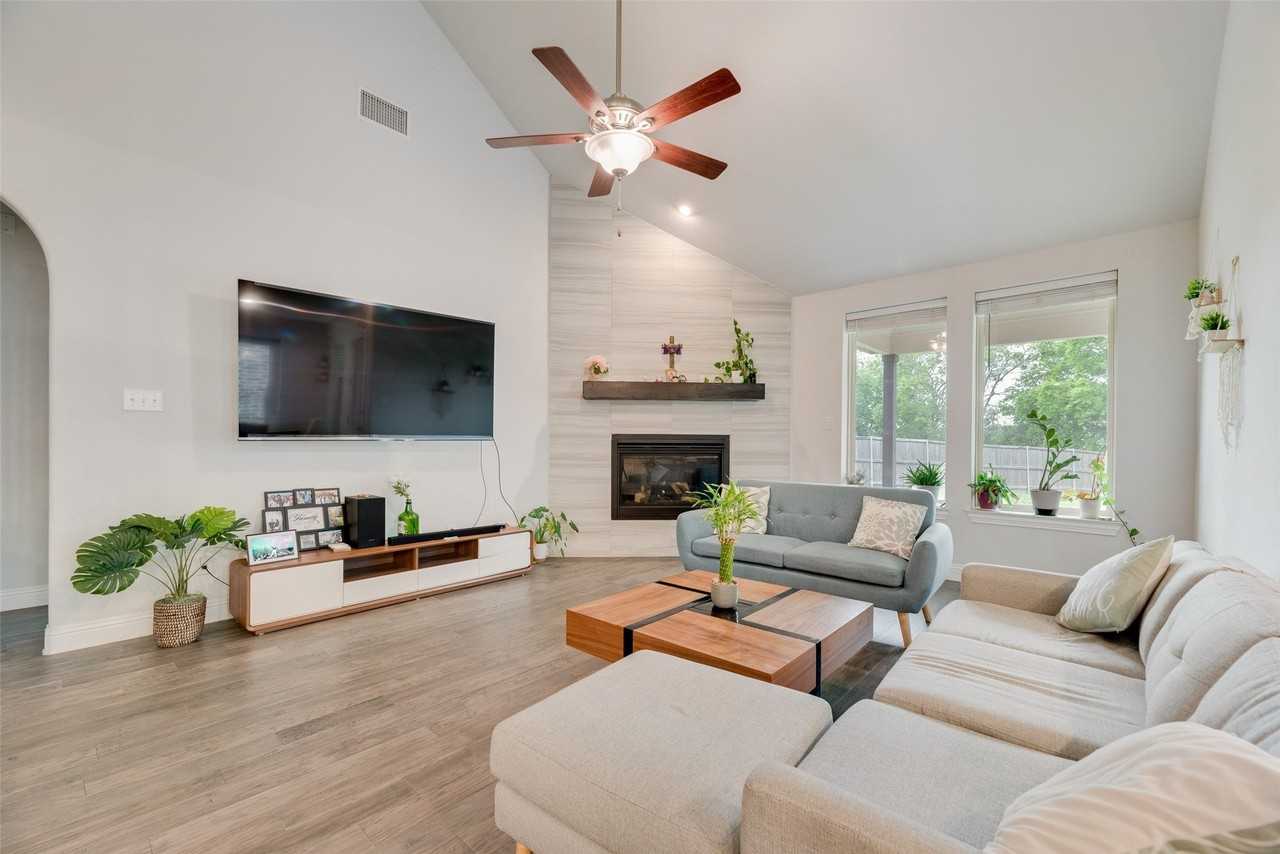 5805 Fuder Dr - Photo 3 of 18