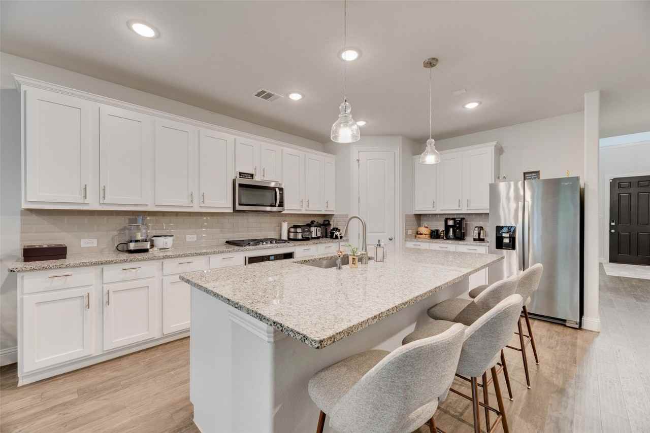 5805 Fuder Dr - Photo 5 of 18