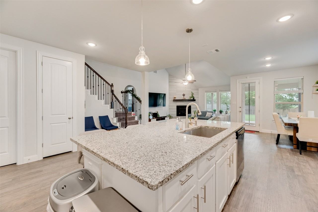 5805 Fuder Dr - Photo 6 of 18