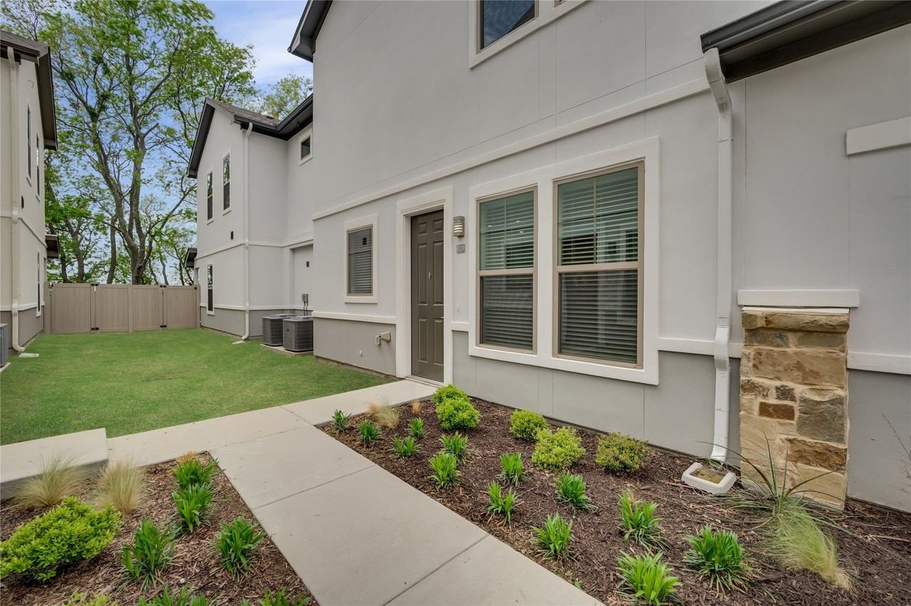 579 Lloyds Rd #707A