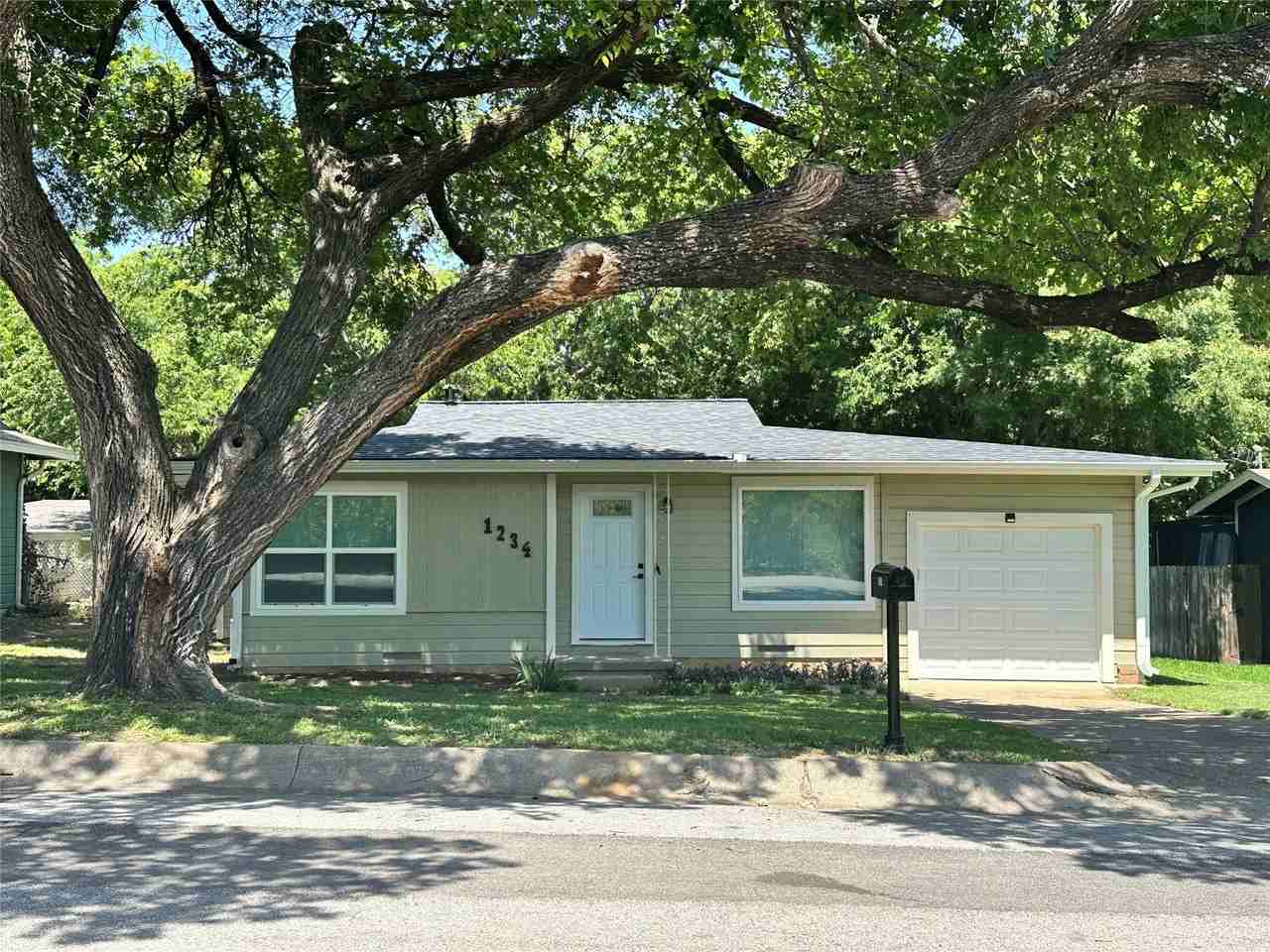 1234 S Brazos St - Photo 2 of 19