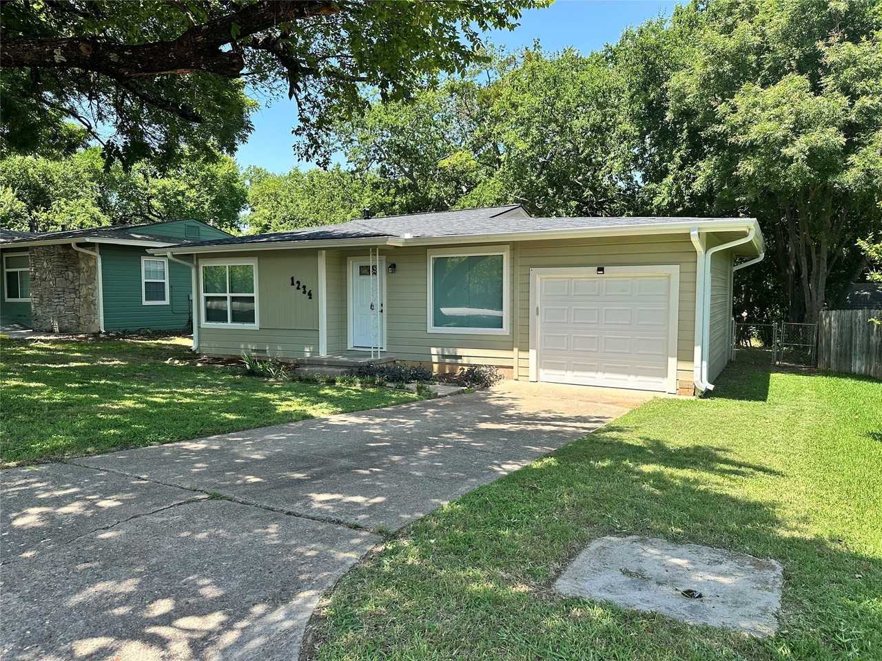 1234 S Brazos St - Photo 3 of 19