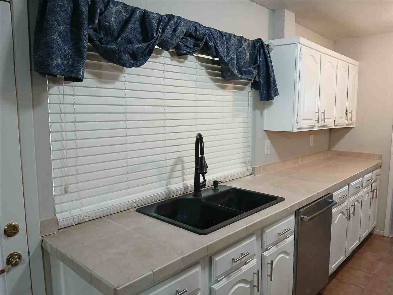 5616 Tucker St - Photo 2 of 18