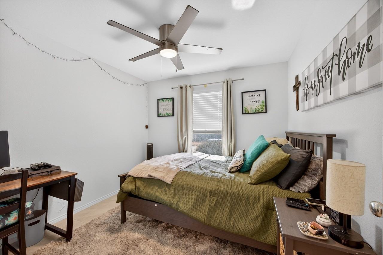 1477 Yachtclub Dr - Photo 2 of 7