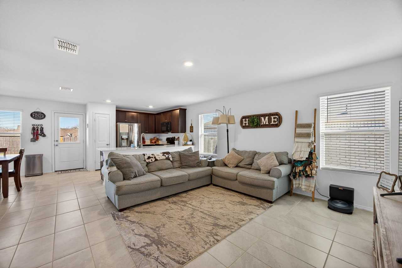 1477 Yachtclub Dr - Photo 4 of 7