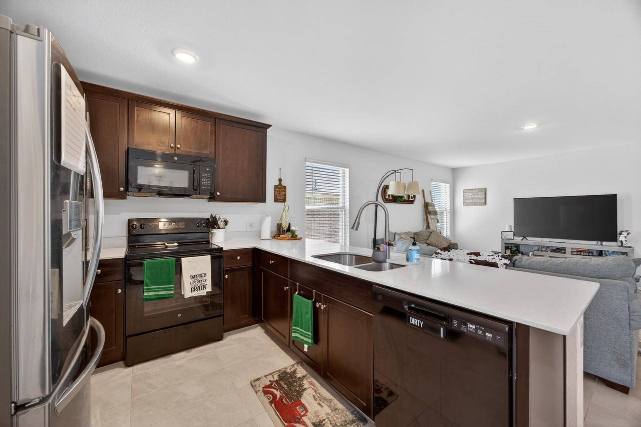 1477 Yachtclub Dr - Photo 5 of 7