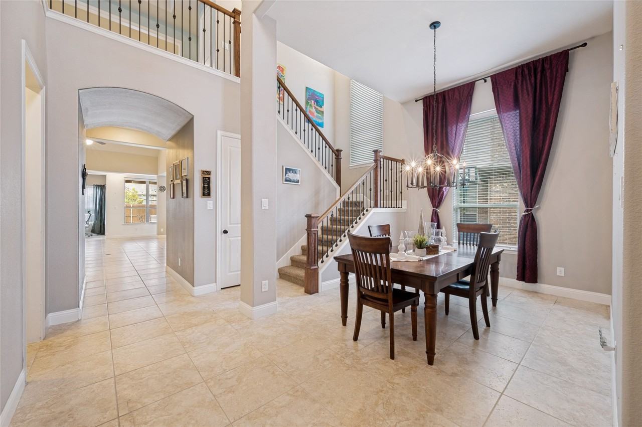 1210 Skyflower Ln - Photo 3 of 24