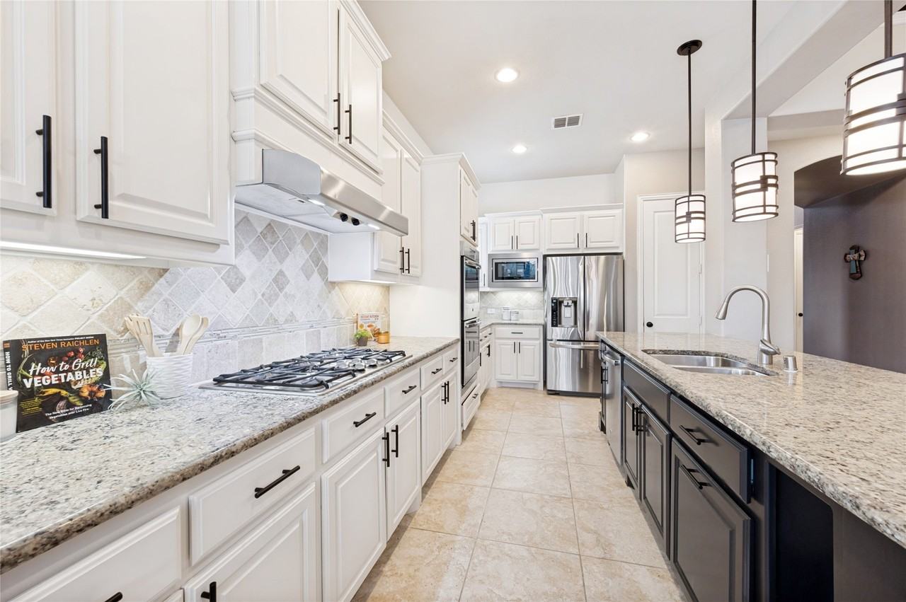1210 Skyflower Ln - Photo 5 of 24