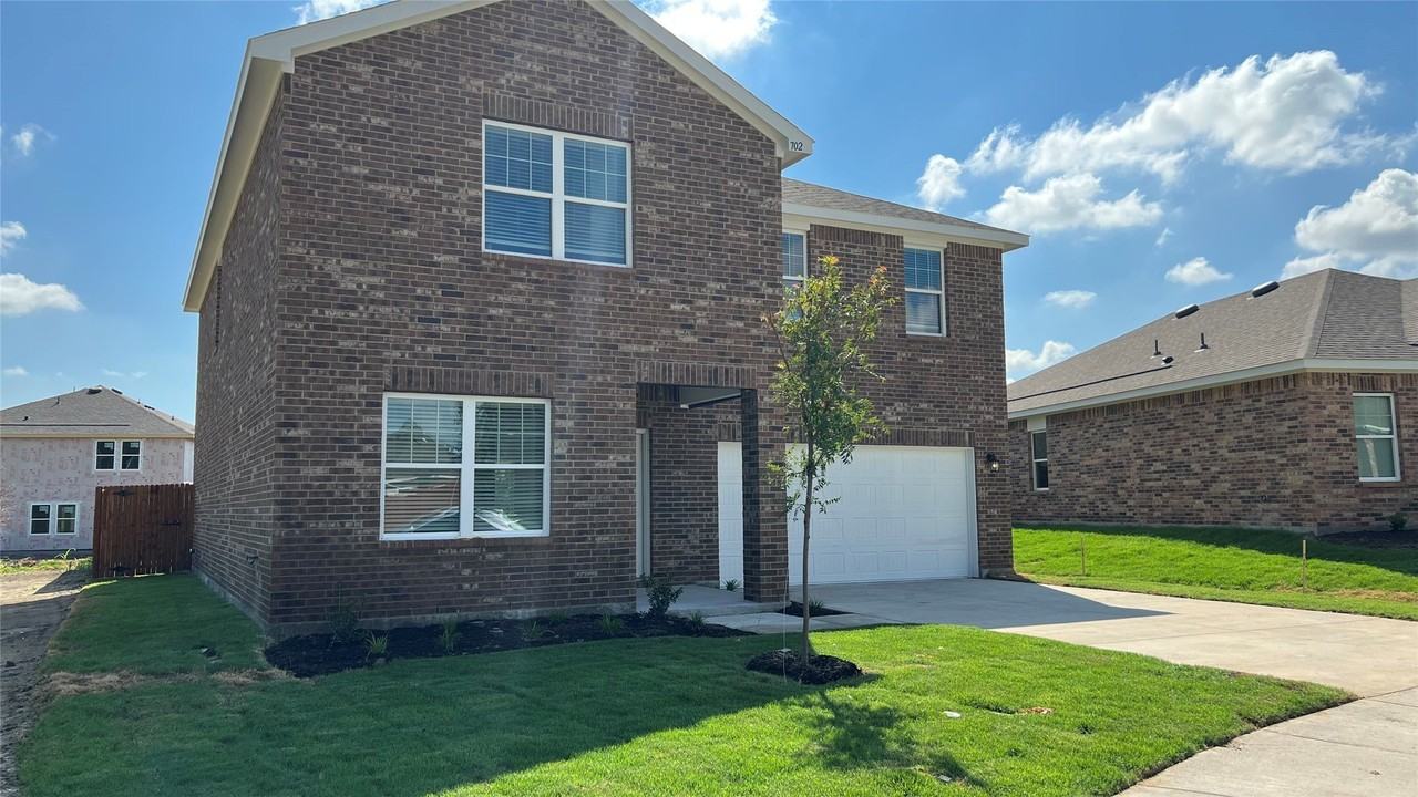 702 Camden Dr - Photo 2 of 40