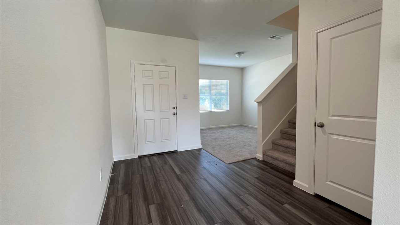 702 Camden Dr - Photo 3 of 40