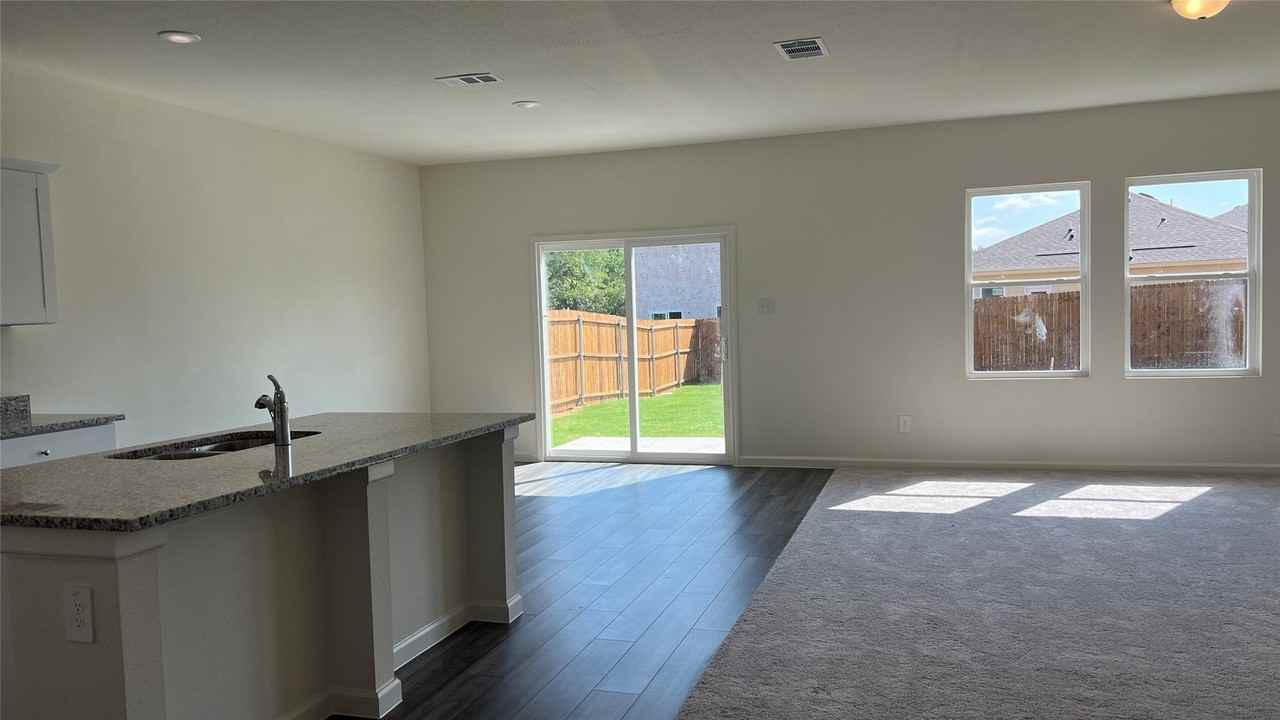 702 Camden Dr - Photo 7 of 40
