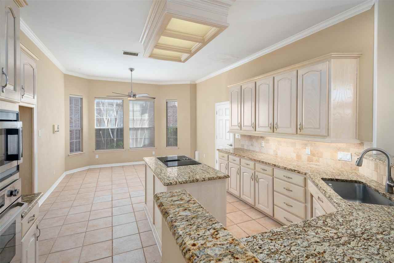 2700 Trophy Dr - Photo 6 of 19