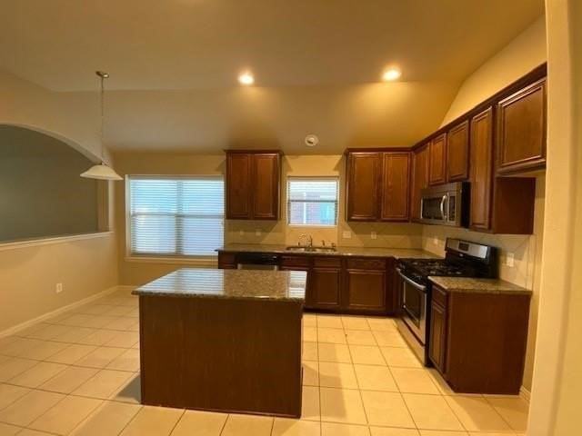 2424 Gold Rush Dr - Photo 4 of 17