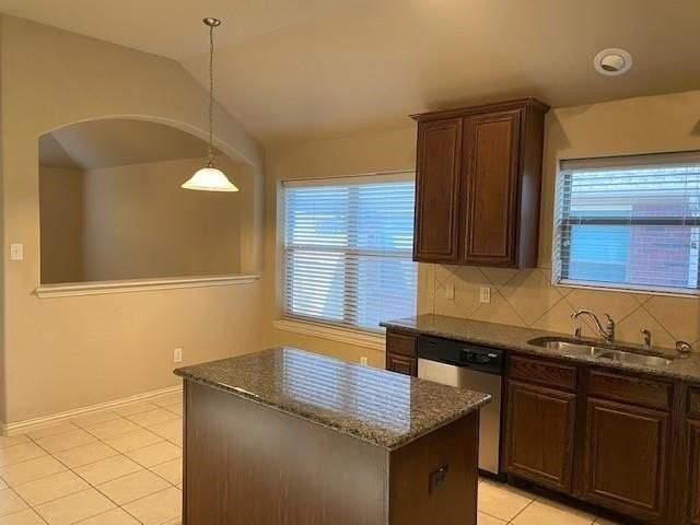 2424 Gold Rush Dr - Photo 6 of 17