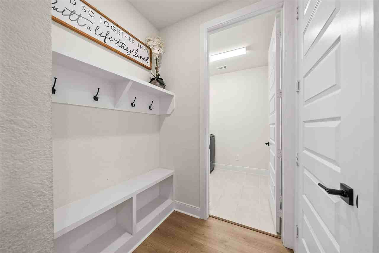 609 Northside Dr - Photo 4 of 36