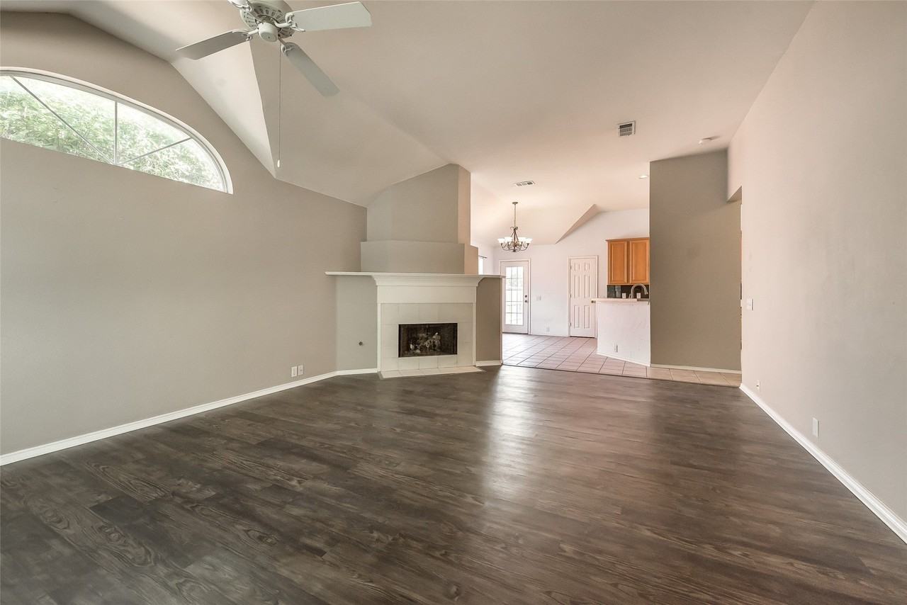 5909 Berkshire Rd - Photo 3 of 36