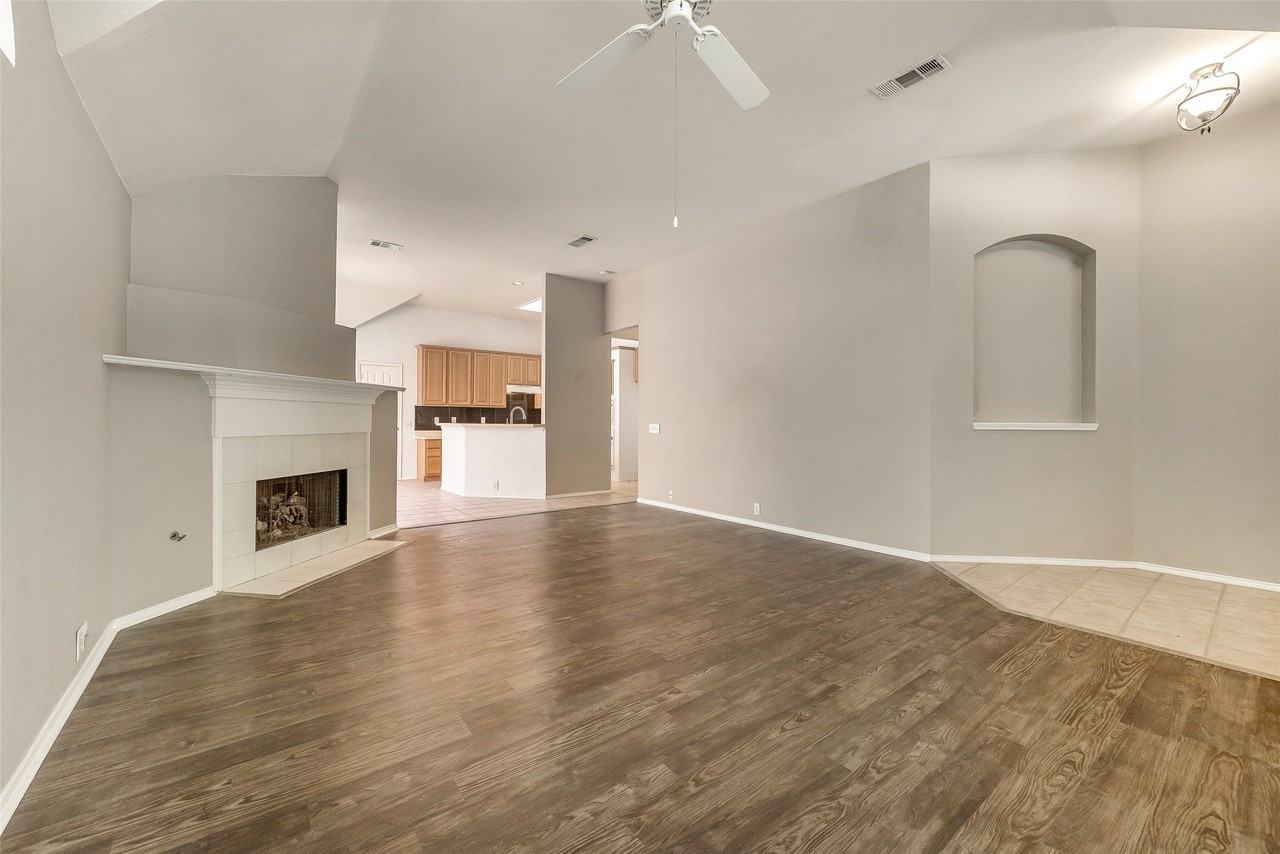 5909 Berkshire Rd - Photo 4 of 36