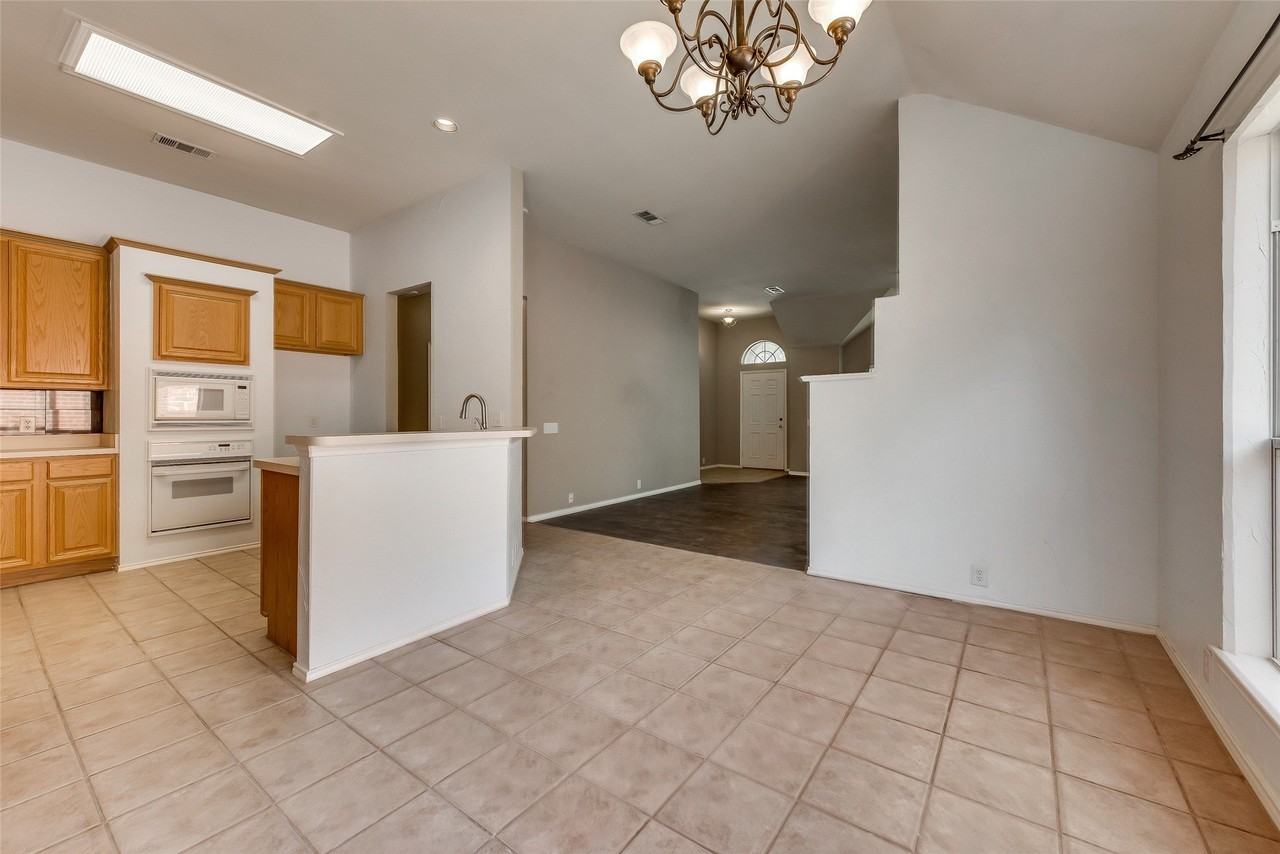 5909 Berkshire Rd - Photo 7 of 36