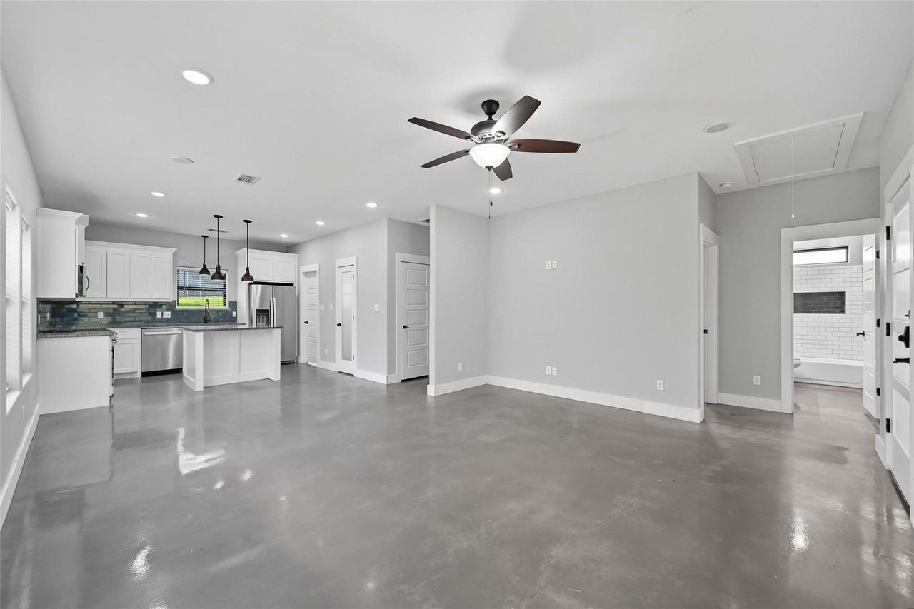 608 E Texas St #610 - Photo 2 of 20