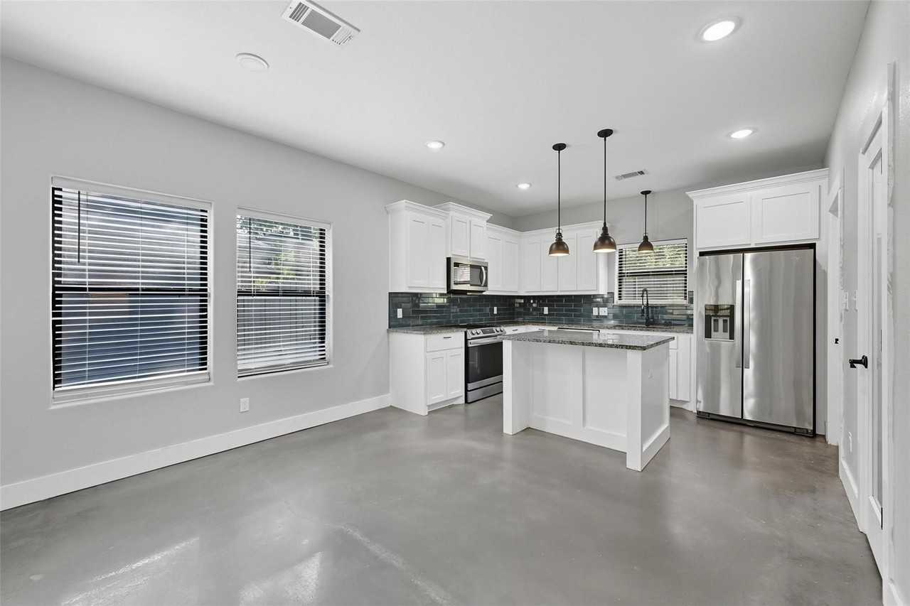 608 E Texas St #610 - Photo 5 of 20