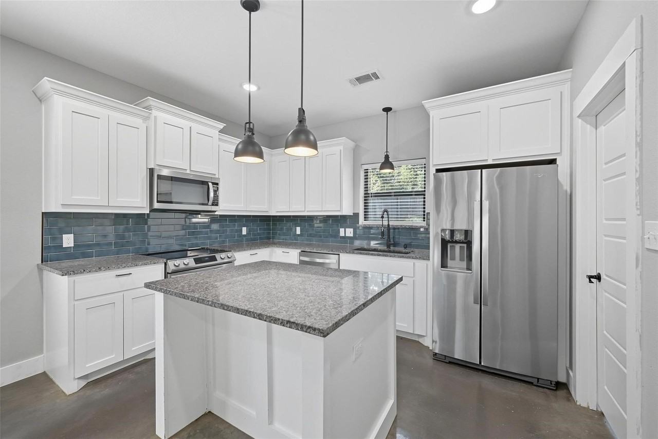 608 E Texas St #610 - Photo 6 of 20