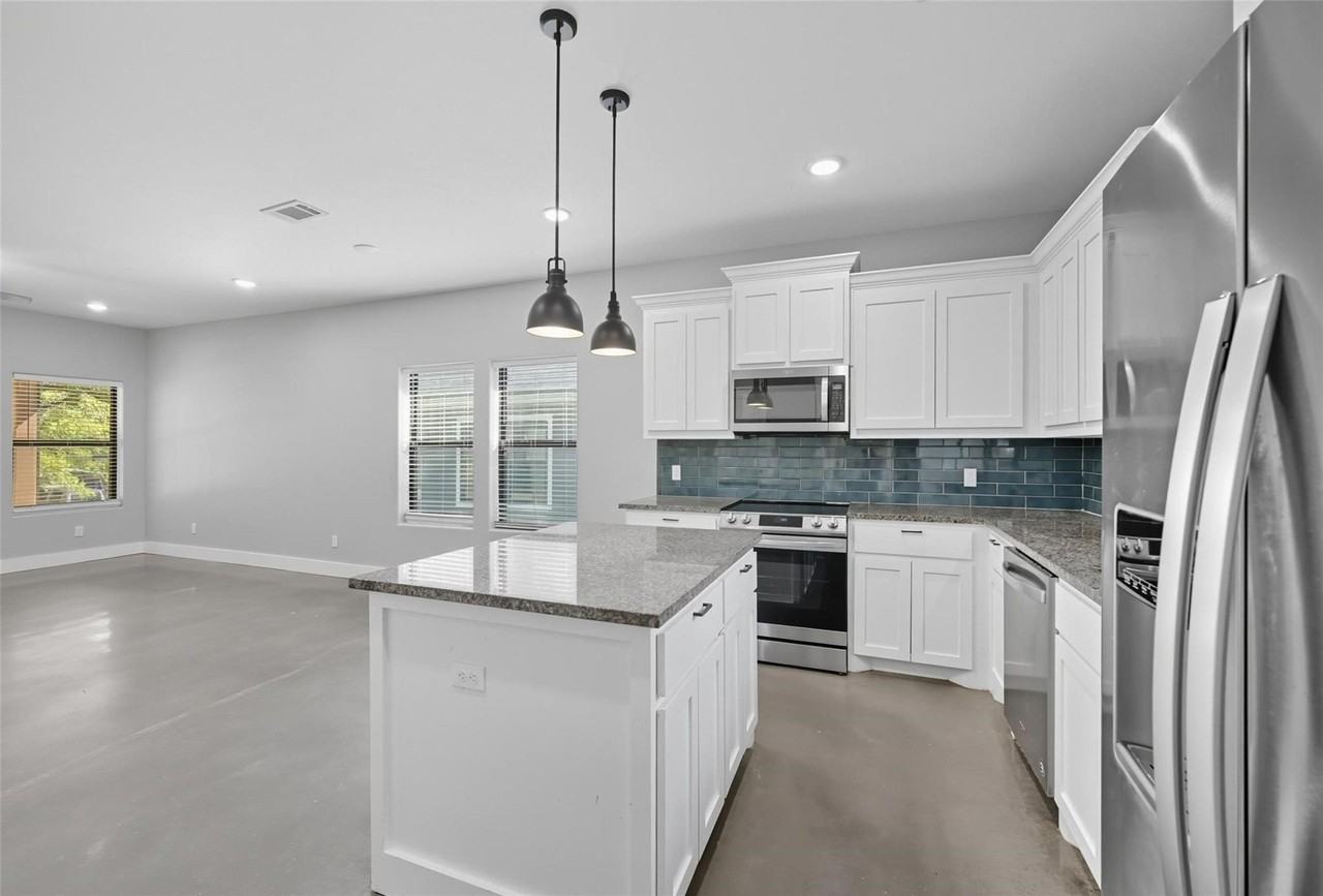 608 E Texas St #610 - Photo 7 of 20