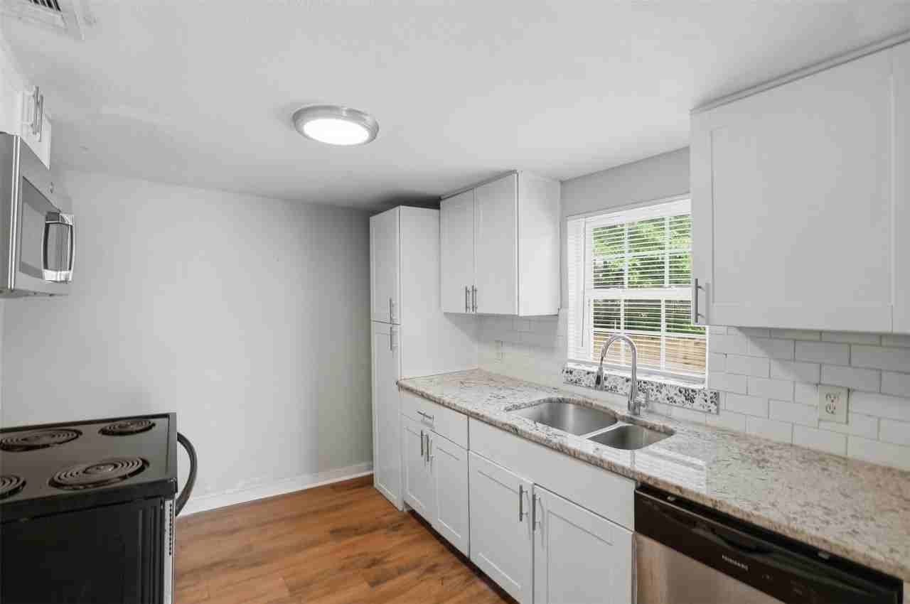 1214 Jones St - Photo 3 of 25
