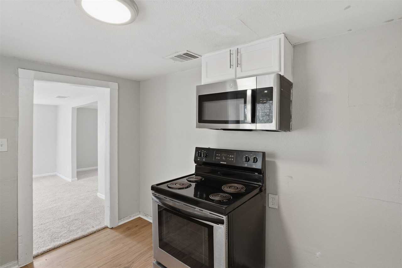 1214 Jones St - Photo 4 of 25
