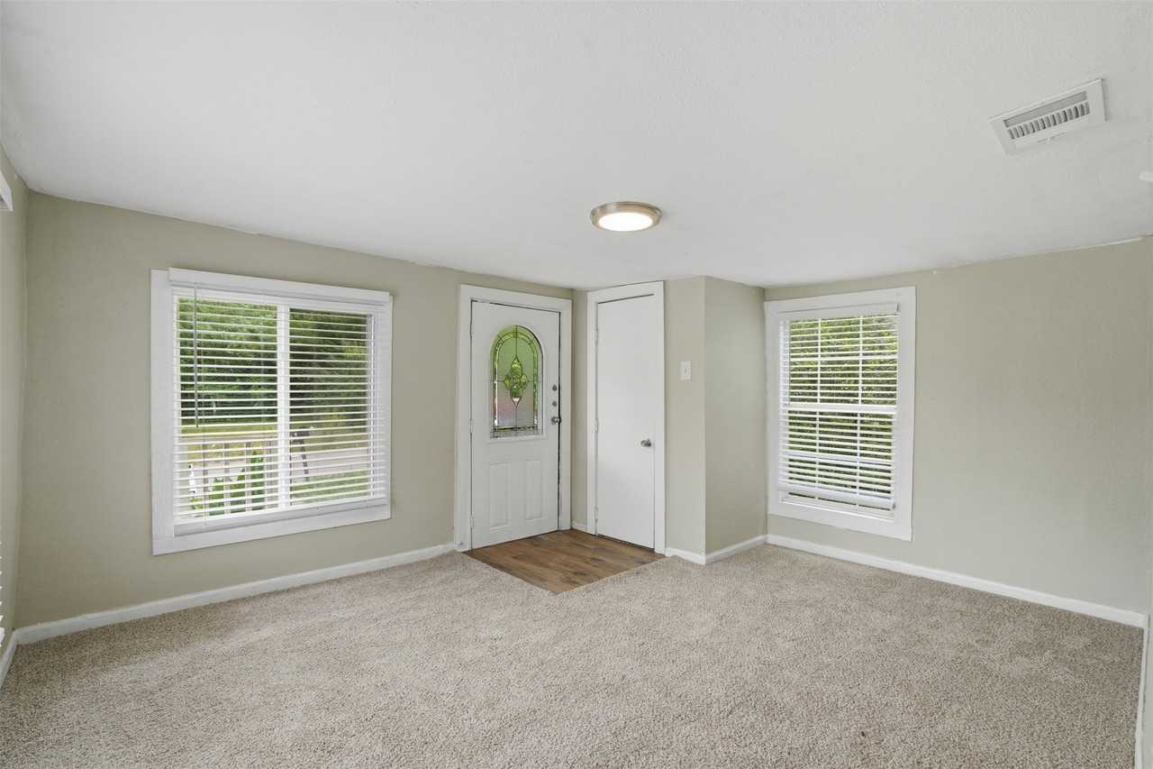 1214 Jones St - Photo 5 of 25