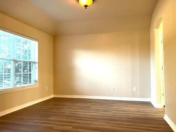 8405 Shasta Dr - Photo 3 of 28