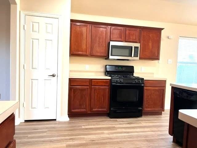 8405 Shasta Dr - Photo 5 of 28
