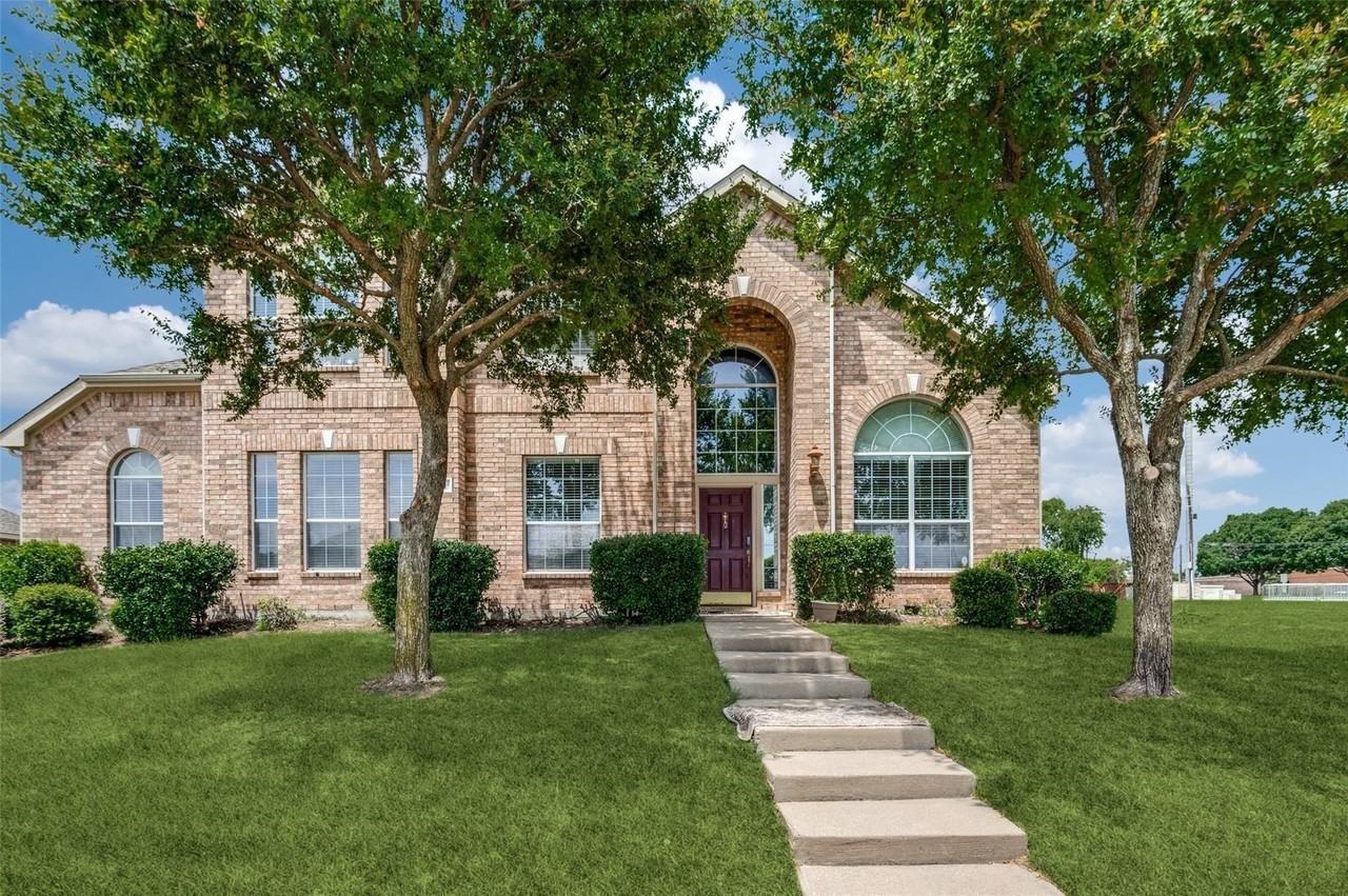 323 Del Cano Dr