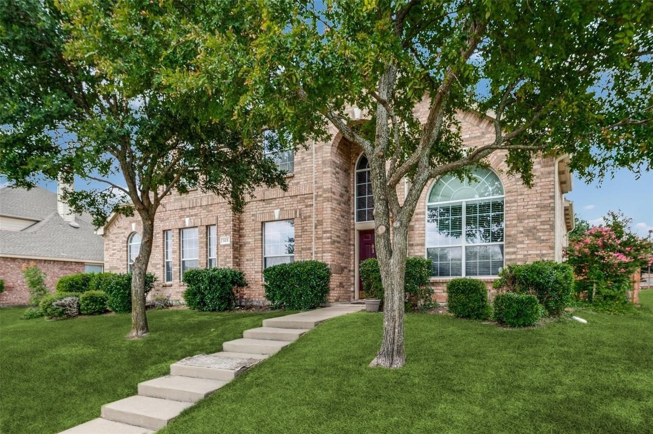 323 Del Cano Dr - Photo 3 of 30