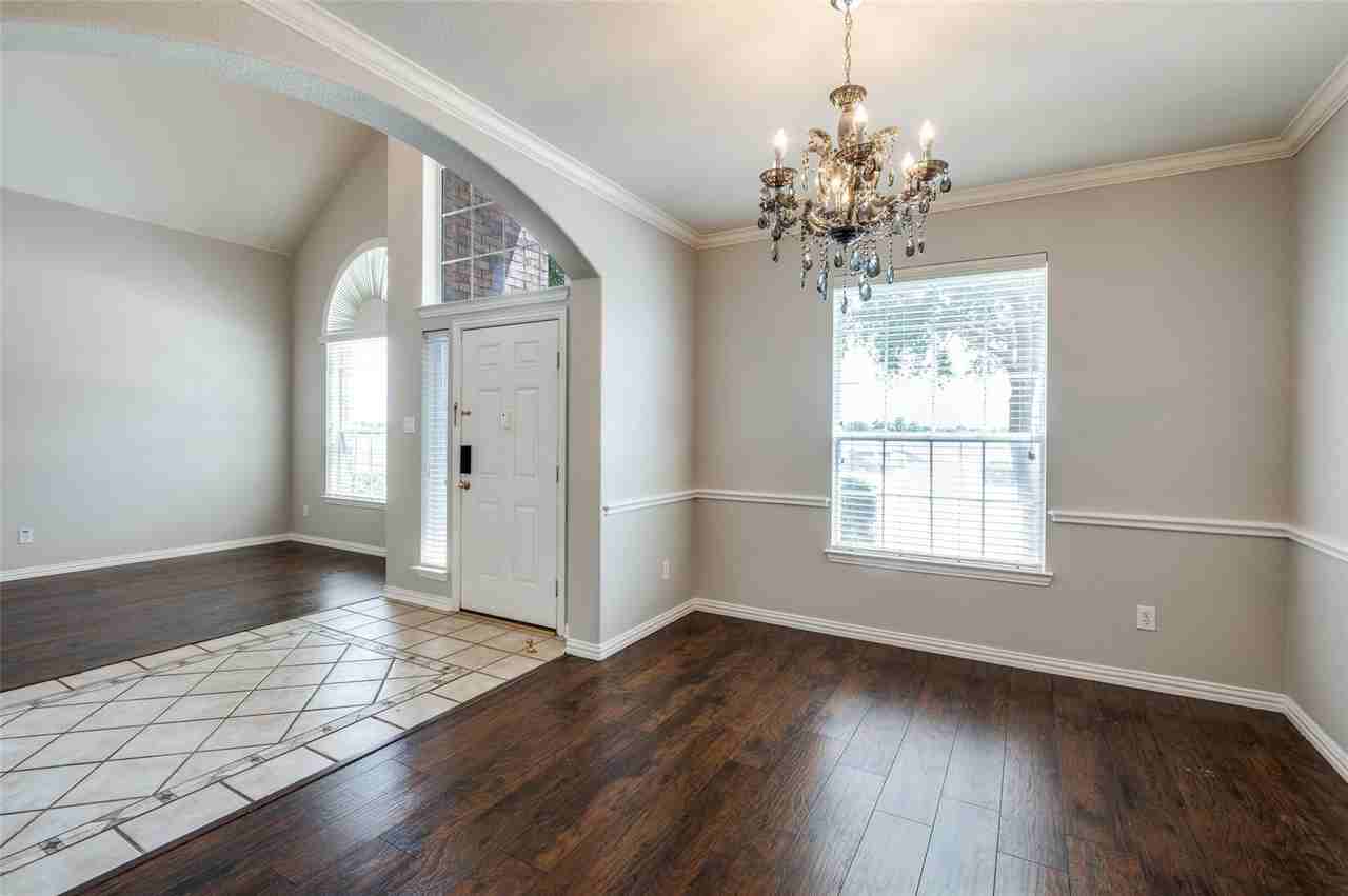 323 Del Cano Dr - Photo 4 of 30