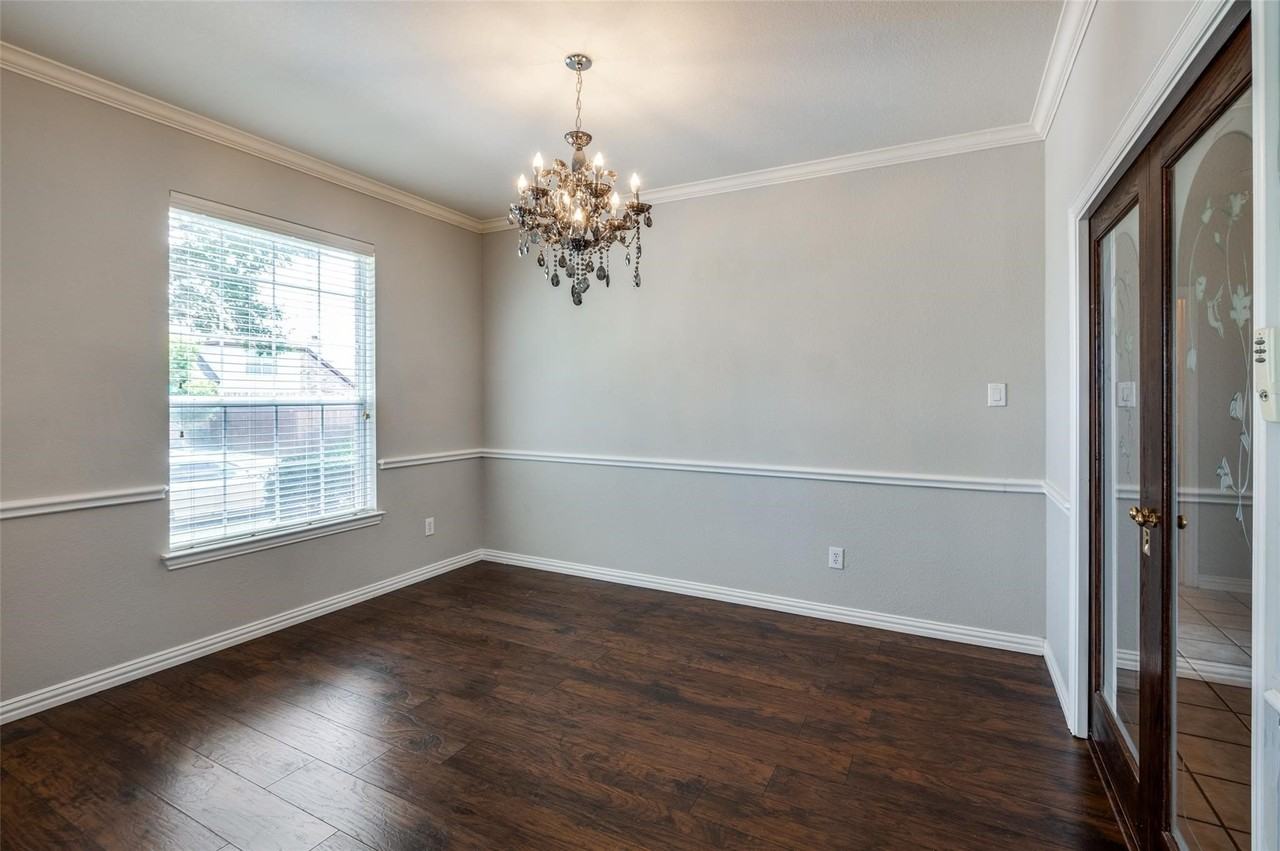 323 Del Cano Dr - Photo 6 of 30