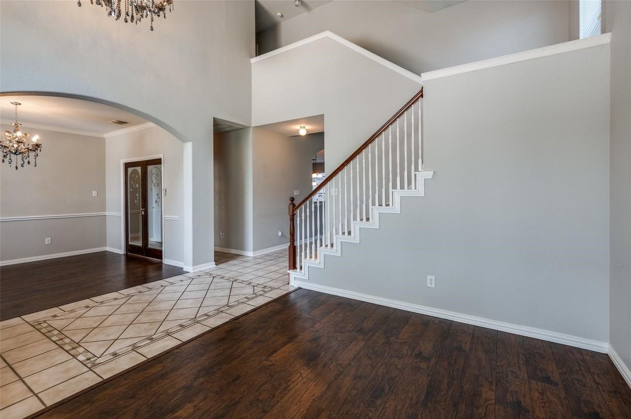 323 Del Cano Dr - Photo 7 of 30