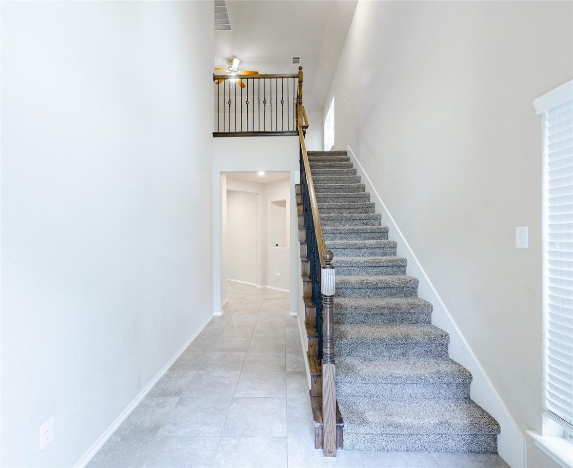 9821 Prairie Dog Ln - Photo 3 of 28