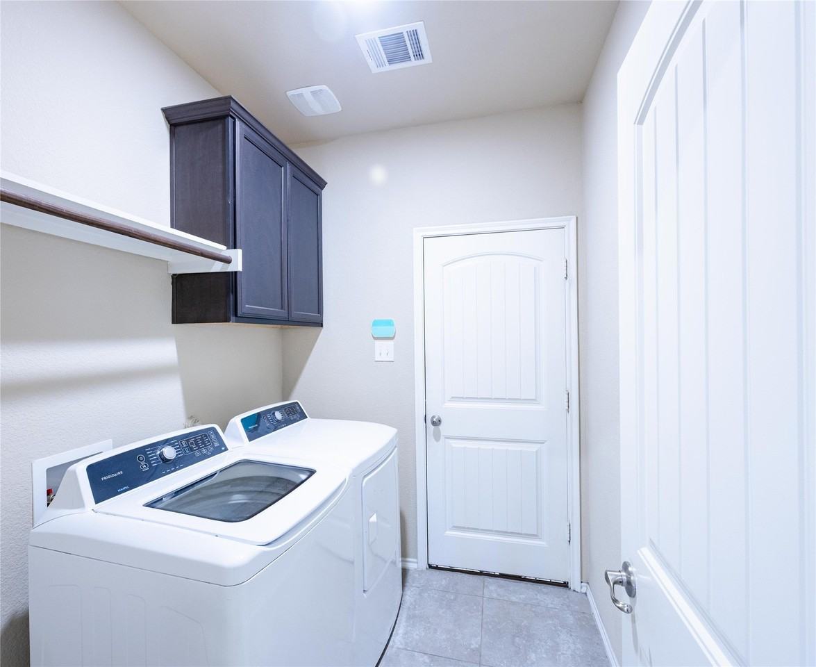 9821 Prairie Dog Ln - Photo 4 of 28