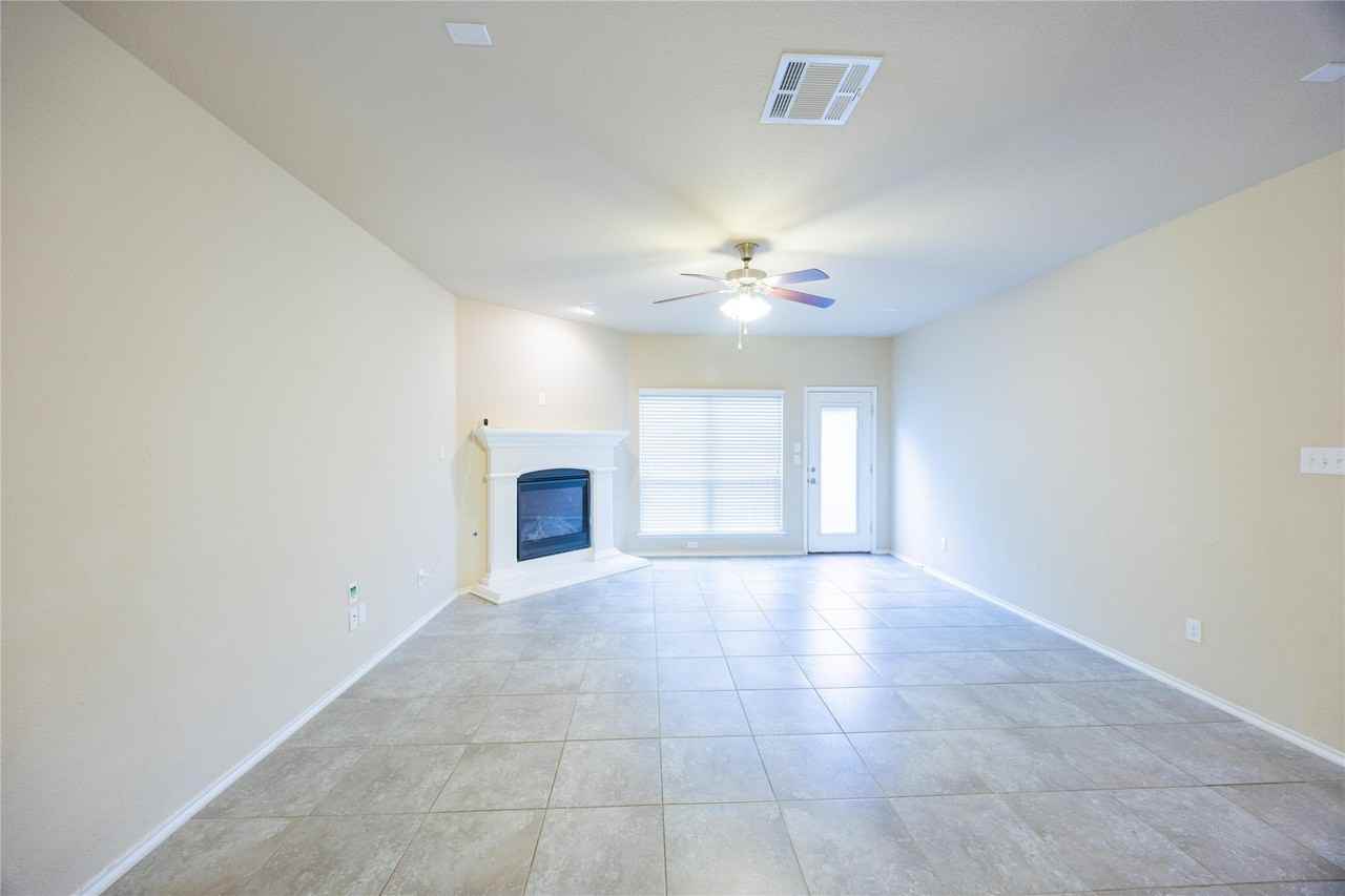 9821 Prairie Dog Ln - Photo 6 of 28