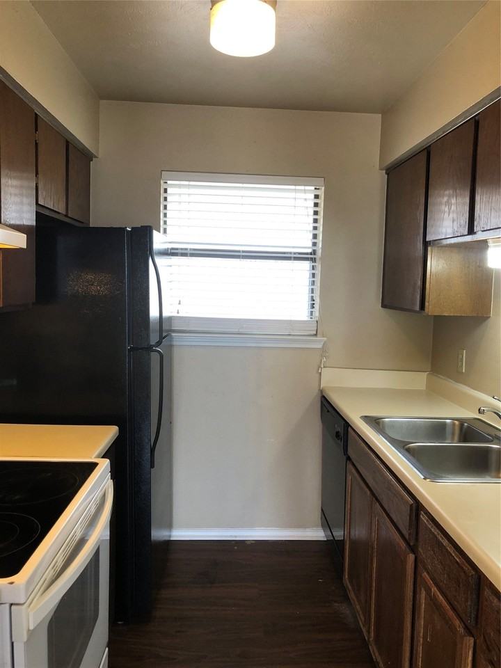 2526 W Prairie St #202 - Photo 5 of 5