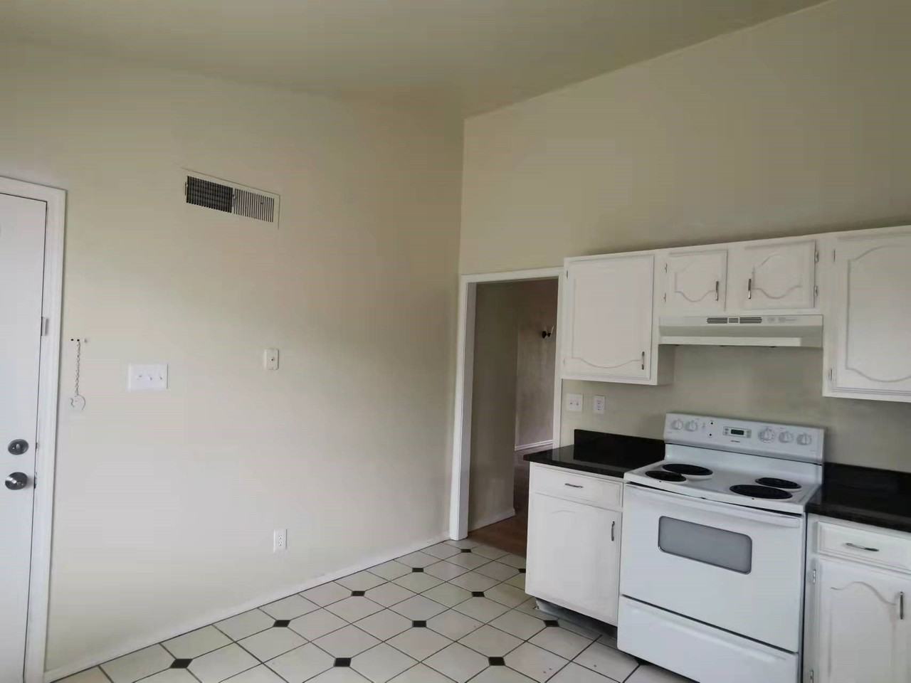 4529 Larner St - Photo 3 of 9