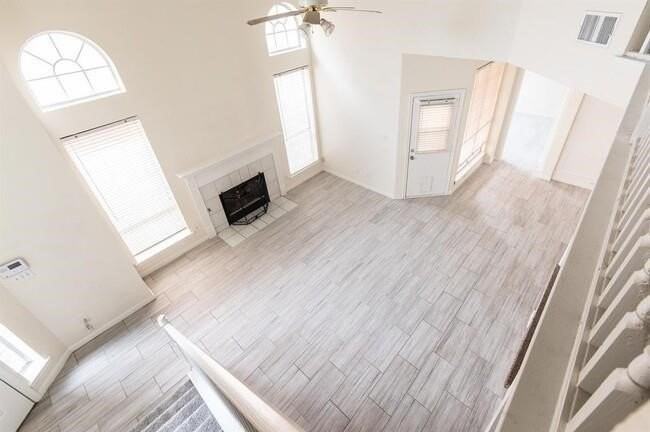 943 Winterstone Dr - Photo 2 of 8