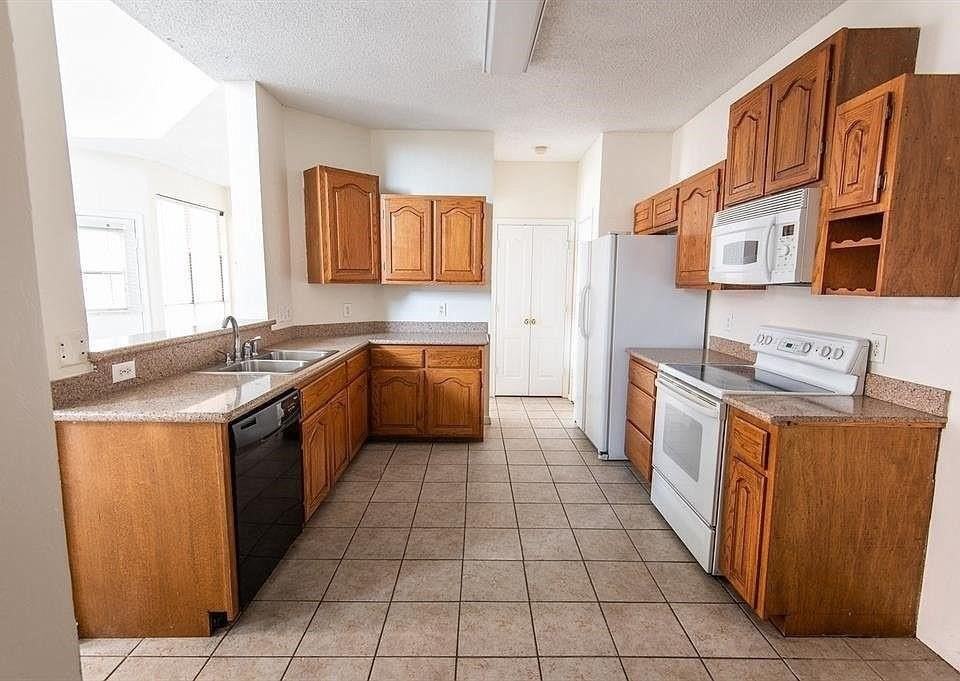 943 Winterstone Dr - Photo 4 of 8