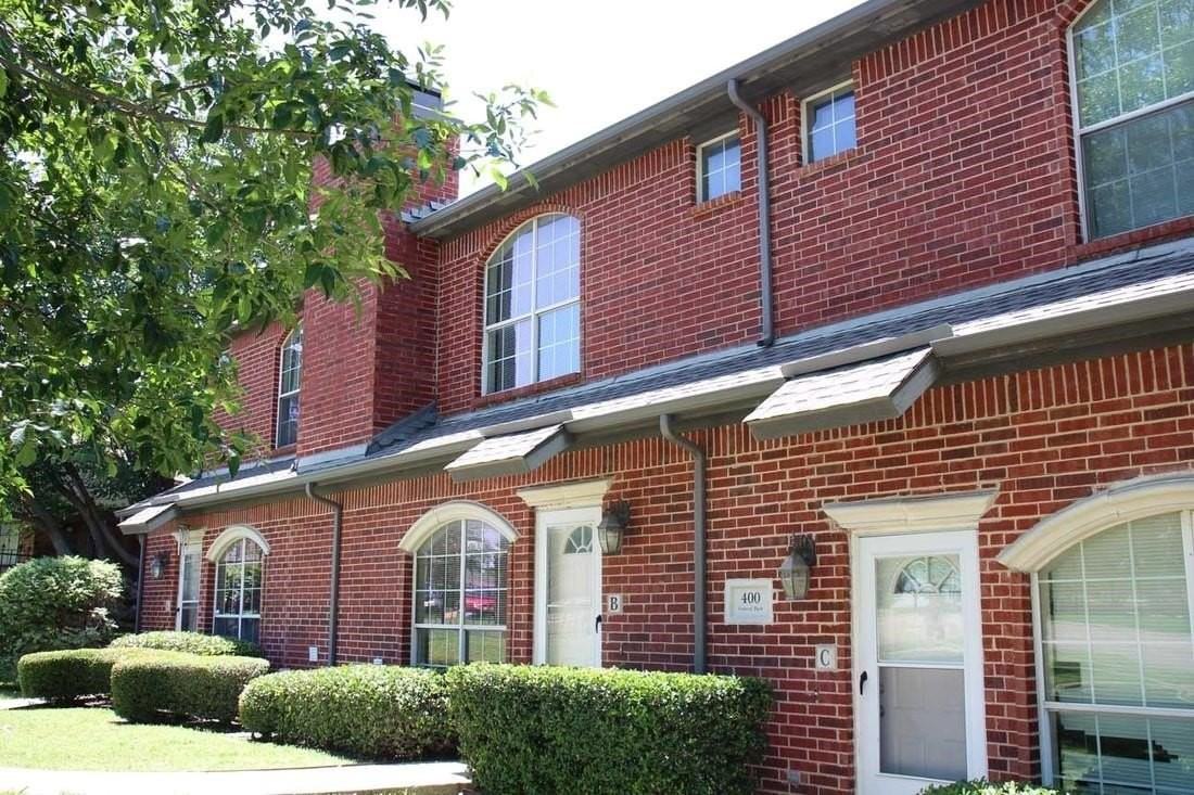 400 Central Park Dr