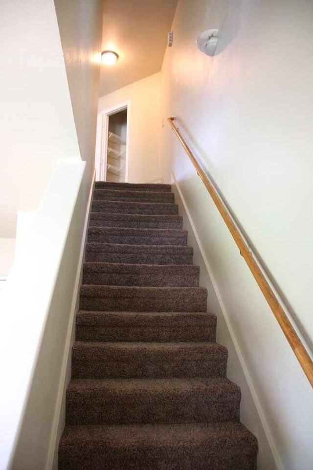 400 Central Park Dr - Photo 3 of 8