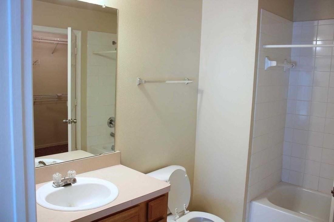400 Central Park Dr - Photo 5 of 8