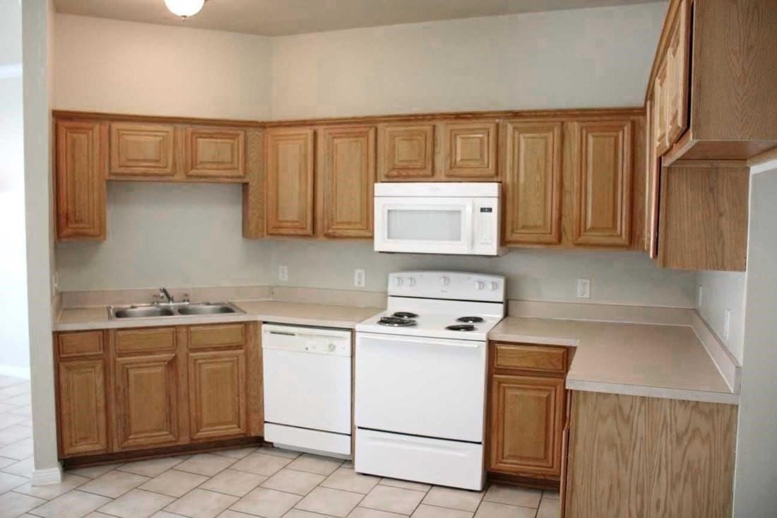 400 Central Park Dr - Photo 6 of 8