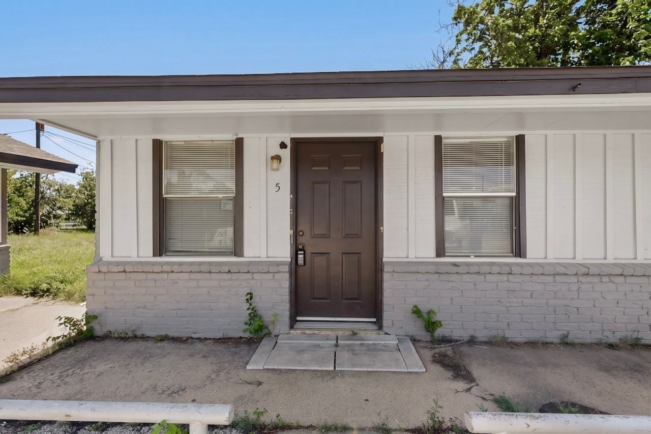 1585 N Mill St - Photo 5 of 17