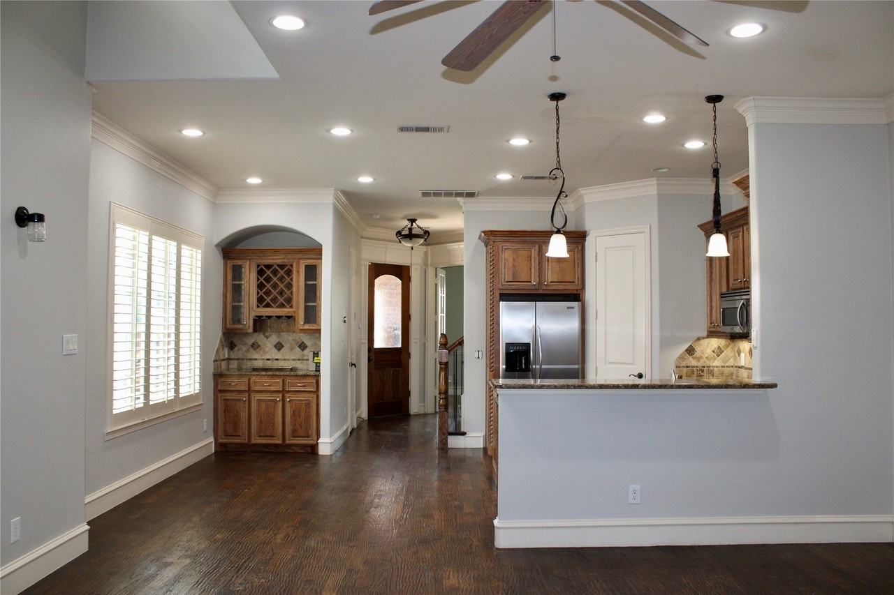 5151 Miller Ave - Photo 3 of 9